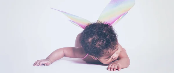 Mektup renkli giyen güzel bebek peri wings — Stok fotoğraf