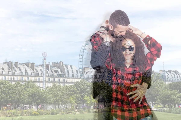 Dubbele blootstelling van mooie paar en reuzenrad in Parijs — Stockfoto