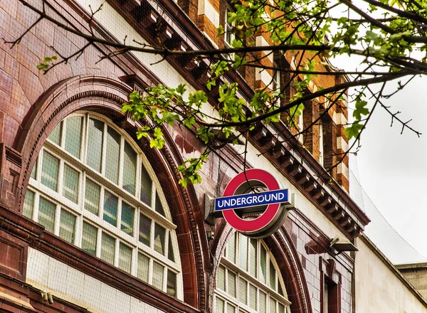 U-Bahn-Schild in Camden Town, London — Stockfoto