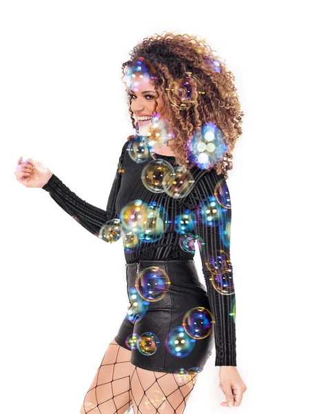 Dupla exposição da mulher feliz portrain dança e sabão bolhas coloridas — Fotografia de Stock