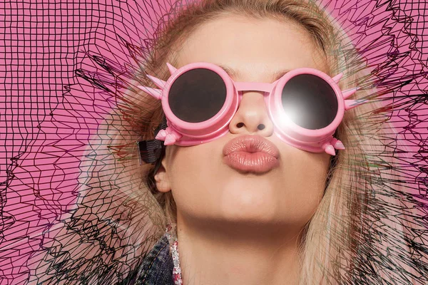 Mooie pop meisje met zoenen mond, abstracte portret — Stockfoto