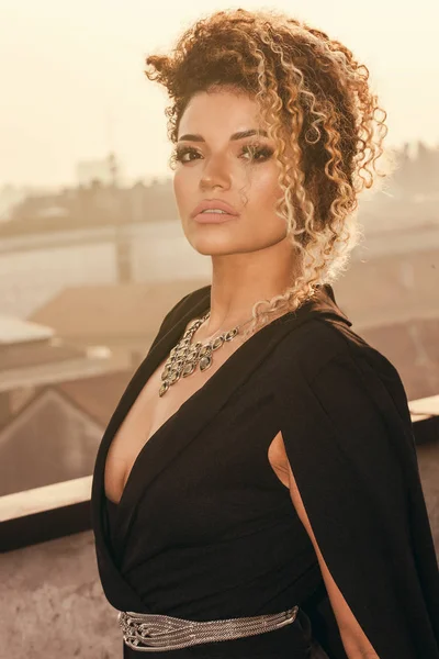 Elegant woman portrait with gorgeous curly hair looking at camera — Stock Photo, Image