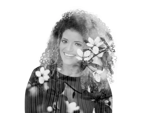 Podwójnej ekspozycji, szczęśliwa kobieta portret i wiśnia kwiaty, monochromatyczny — Zdjęcie stockowe