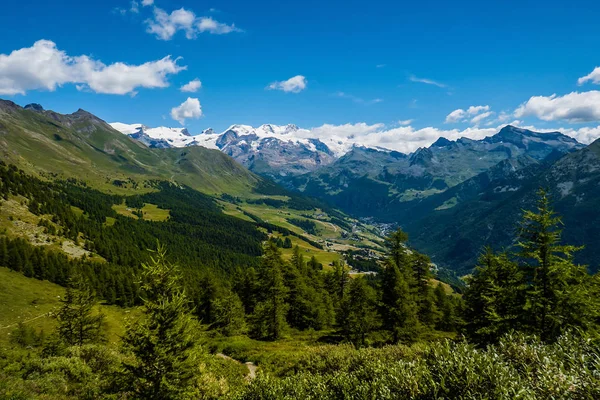 Gorgeous mountainscape scenery in North Italy — Stock Photo, Image