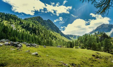 Yaz aylarında muhteşem Kuzey İtalya mountainscape