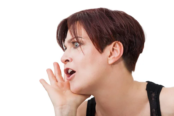 Portret van de vrouw met kort rood haar spottende en beledigen iemand — Stockfoto