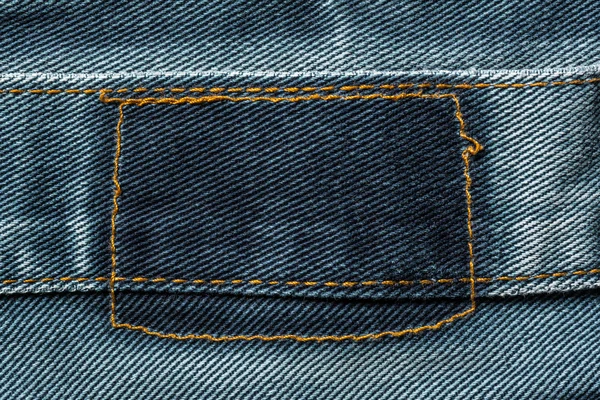 Etiqueta em jeans velhos — Fotografia de Stock