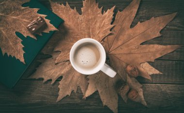 Kahve içme. Sonbahar kompozisyon