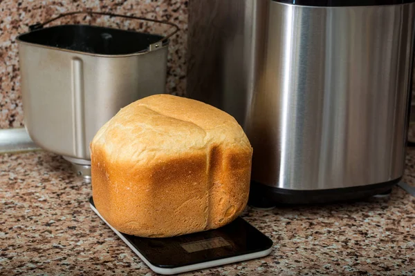 Breadmaker에서 베이킹 빵 — 스톡 사진