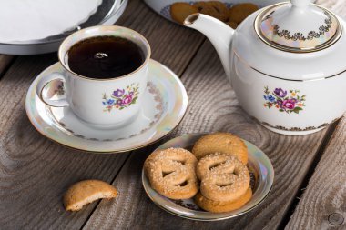 Çay ile Danimarka kurabiyeleri