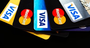 Plastik kart Visa, Mastercard. Seçici odak