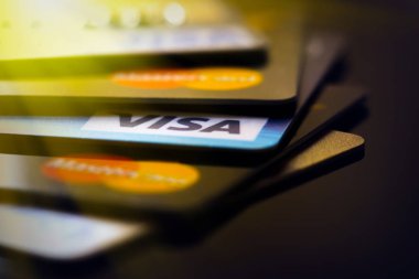 Plastik kart Visa, Mastercard. Seçici odak