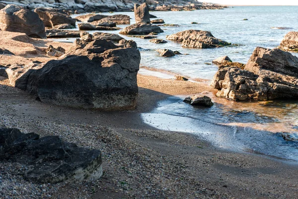 Oever, blauwe zeewater — Stockfoto