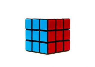 Beyaz arkaplanda Rubik küp