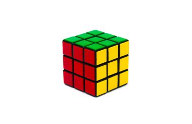 Beyaz arkaplanda Rubik küp