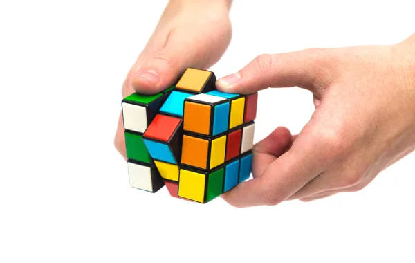 Beyaz arkaplanda Rubik küp — Stok fotoğraf