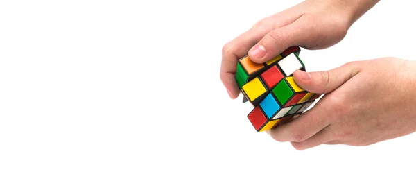 Beyaz arkaplanda Rubik küp — Stok fotoğraf