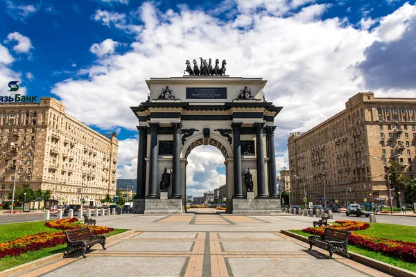 Zafer kapısı üzerinde Kutuzov Avenue