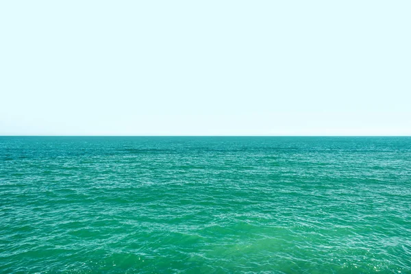 Surface de la mer turquoise, horizon — Photo