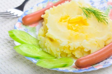 sosis ile patates püresi