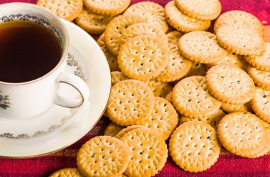 Siyah çay bisküvi kraker