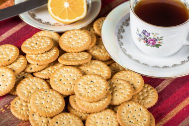 Siyah çay bisküvi kraker