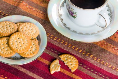 Siyah çay bisküvi kraker