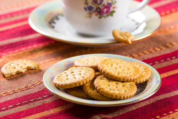 Siyah çay bisküvi kraker