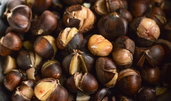 Gebakken kastanjes close-up — Stockfoto