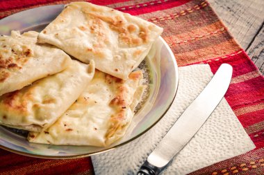 Eritilmiş tereyağı ile tatlı krep