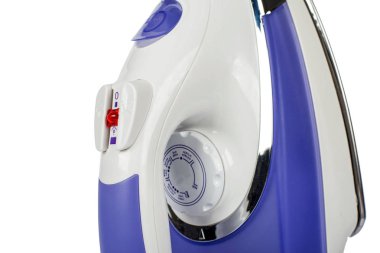 Beyaz arkaplanda ütü