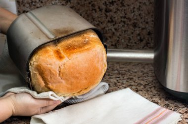 Bir breadmaker ev yapımı ekmek