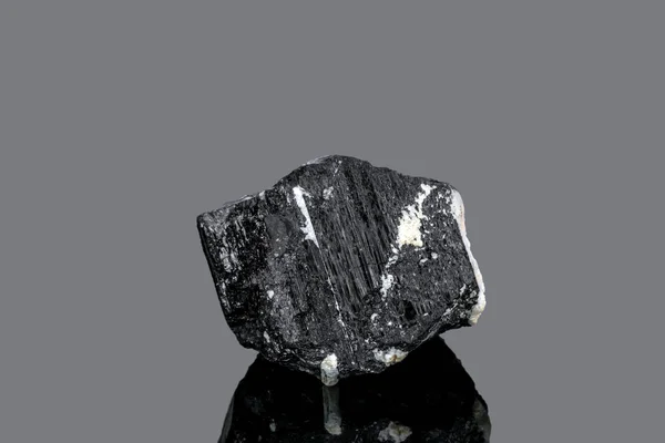 Minéraux naturels, tourmaline noire — Photo