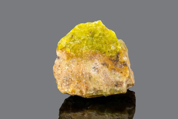 Natural minerals, yellow opal — Stock Photo, Image