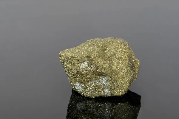 Doğal mineraller, pirit — Stok fotoğraf
