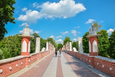 Park Tsaritsyno yaz saati