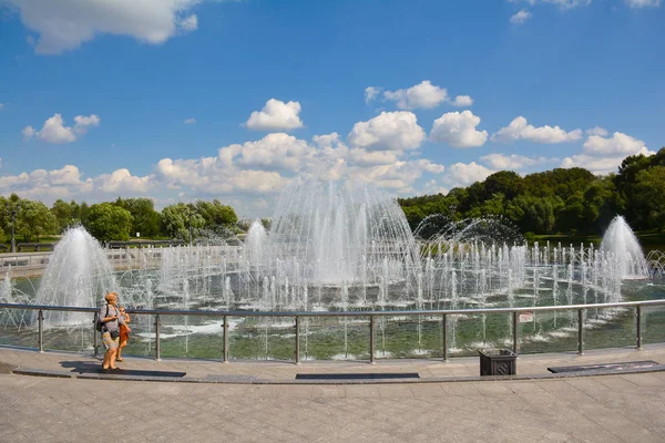 Κρήνη Στο Πάρκο Tsaritsyno Θερινή Ώρα — Φωτογραφία Αρχείου