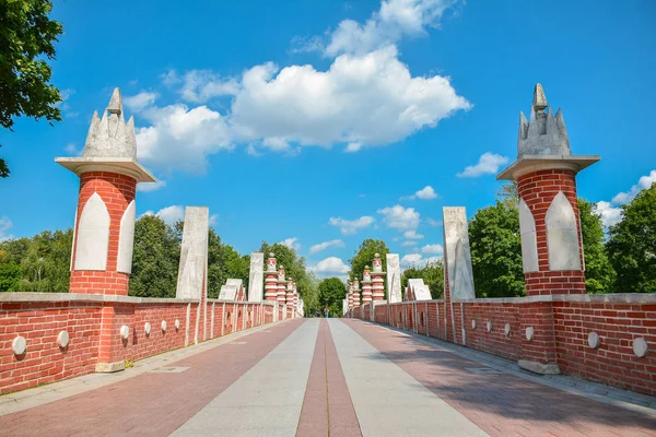 Vecchio Ponte Mattoni Nel Parco Tsaritsyno — Foto Stock