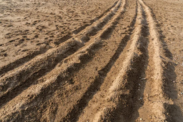 Traces de voiture dans le sable lâche — Photo
