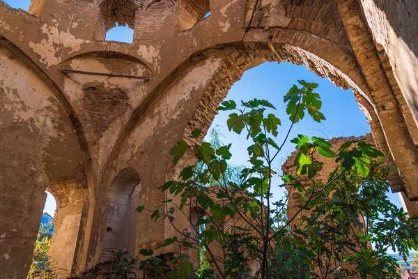 17. yüzyılda inşa edilen Gilavar köyündeki antik Arnavut kilisesi Kilwar 'ın kalıntıları — Stok fotoğraf