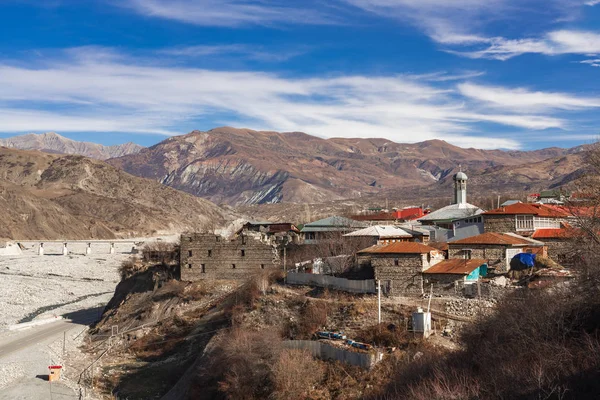 Vista da aldeia montanhosa de Lagich, localizada no norte do Azerbaijão — Fotografia de Stock