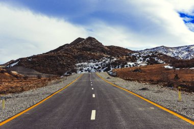 Asfalt yol Dağlık
