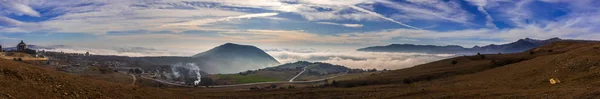 Panoramautsikt över bergsbyn Pirkulu, belägen i norra Azerbajdzjan — Stockfoto