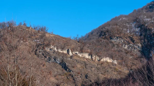 I resti dell'antica fortezza di Javanshir su una collina, nel nord dell'Azerbaigian — Foto Stock