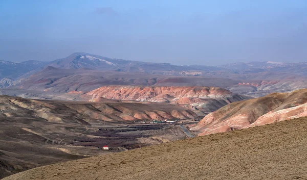 Proužkované červené hory krajina, krása přírody — Stock fotografie
