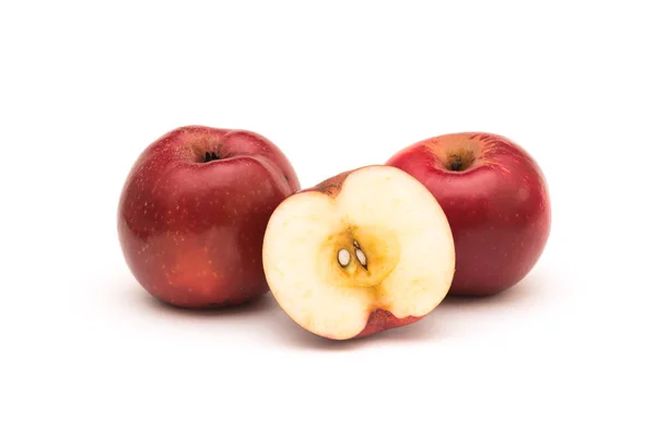 Bio gmofreie eisenhaltige rote Äpfel, Sorte gizil ahmet, in Azerbaijan gezüchtet — Stockfoto