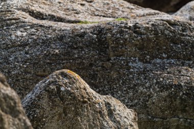 Antik büyük kayalar arkaplan resmi