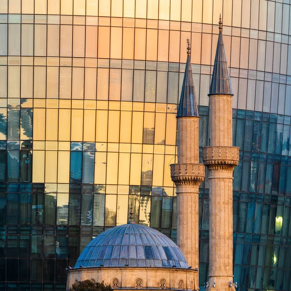 Minarety Meczetu Górskim Parku Baku Miasta — Zdjęcie stockowe