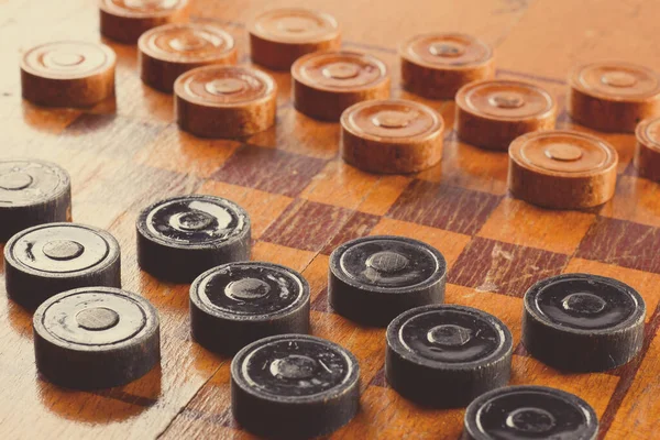 古い木製のチェッカーボードゲーム — ストック写真