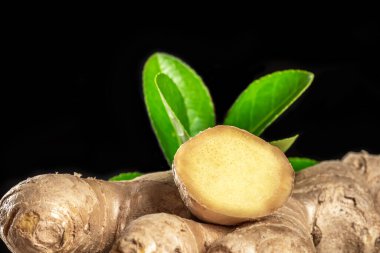 Taze kesilmiş zencefil. Yakın plan.